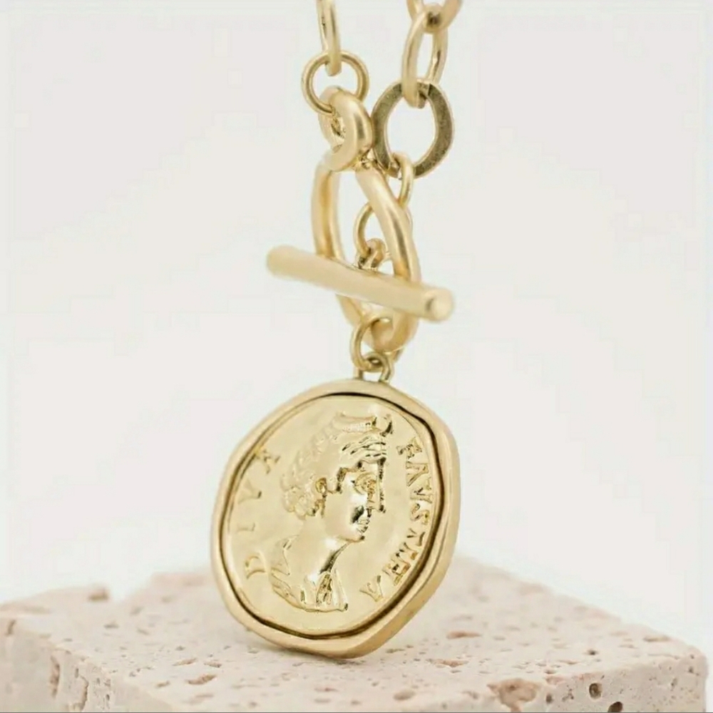 Coin Medallion Pendant Necklace w/ Gold Chain & Dusty! - Picture 3 of 7